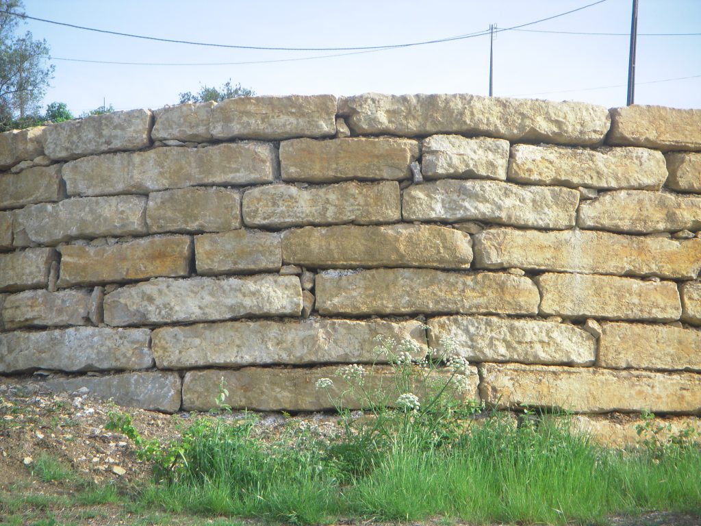 Muralhas – Pedras Alexandre e Catarino